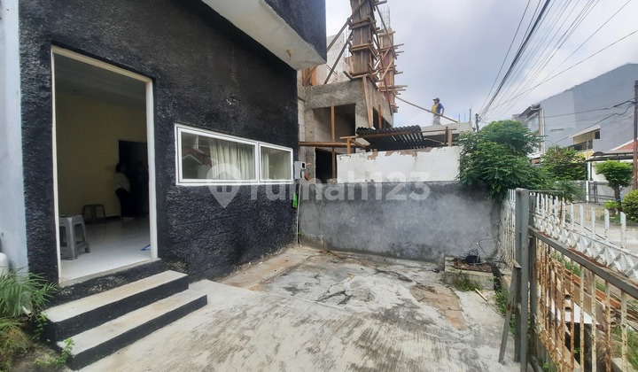 Kebon Jeruk - Cash Only Two-Story House in Kedoya Permai 2