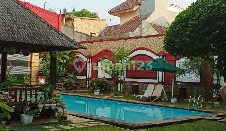 Dijual Rumah Dengan Swimming Pool Di Central Kota Depok