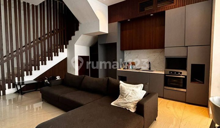 Dijual Rumah Mewah Cantik dan Nyaman Full Furnish di Kawan Permata Hijau 2