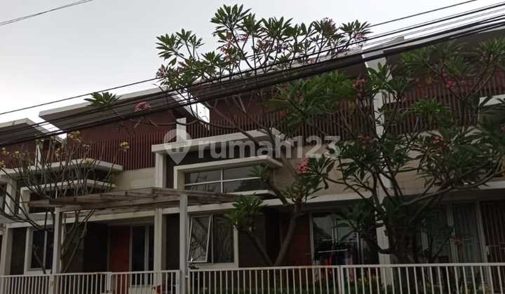 For Sale Quick Ready-to-Occupy House in De' Minimalist Labschool Cibubur Housing Estate For Sale Quick Ready-to-Occupy House in De' Minimalist Labschool Cibubur Housing Estate