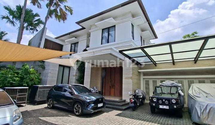 Dijual Luxury Living In Cipete Rumah Besar 2 Lantai dengan Garden Luas & Pool