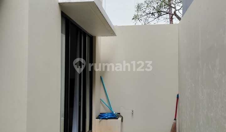 Dijual Cepat Rumah Masih Baru di Metland Transyogi,Cluster Depan 2