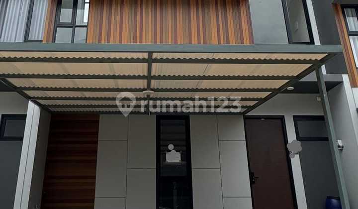Dijual Cepat Rumah 3 Lantai Dalam Cluster Kekinian Kota Wisata 