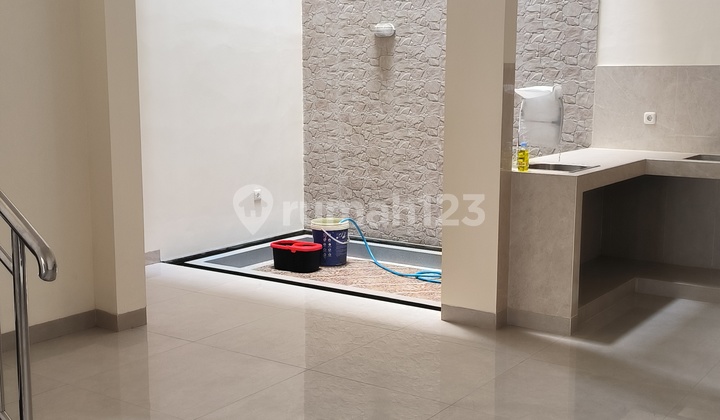 Rumah Bagus Singgasana Pradana, Bandung 2