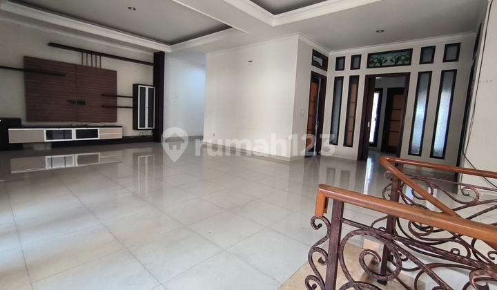 Rumah Bagus Mewah Singgasana Pradana, Bandung 2