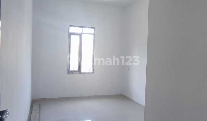 Rumah, 2 Lantai, di Kopo Permai