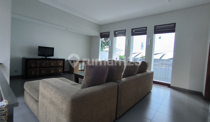 Rumah Mewah Bagus Semi Furnished Mekar Wangi, Bandung