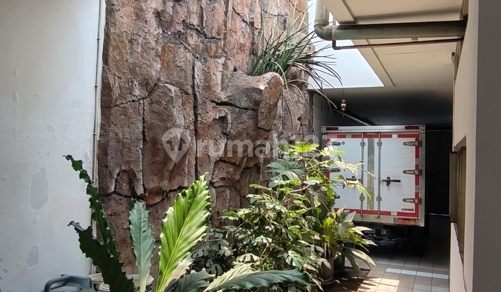 Turun Harga! Rumah Besar Terawat Kembar, Bandung 2