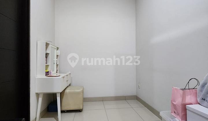 Rumah, 2 Lantai, di Singgasana Pradana 2