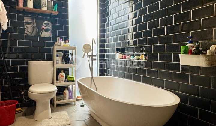 Nice Semi-Furnished House in Gegerkalong Permai Complex 2