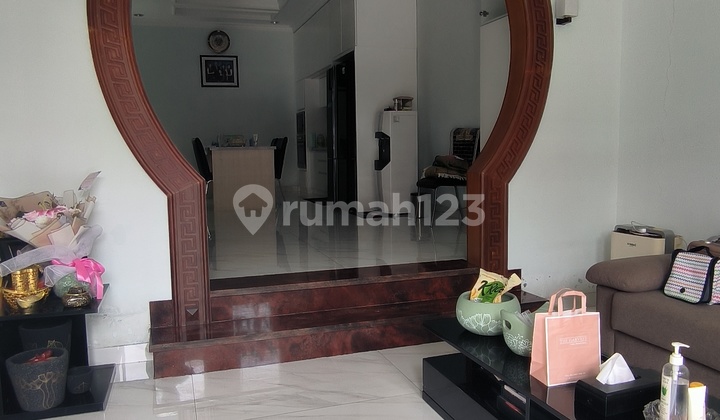 Turun Harga! Rumah Bagus Furnished Singgasana Pradana, Bandung 2