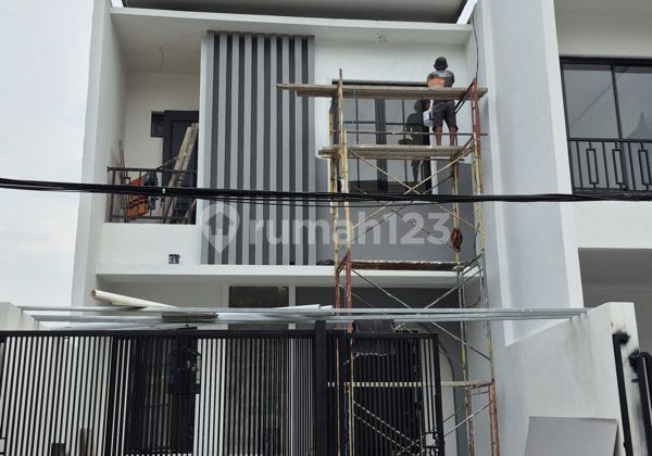 Dijual Rumah 2 Lantai Minimalis Siap Huni Araya Ii Surabaya