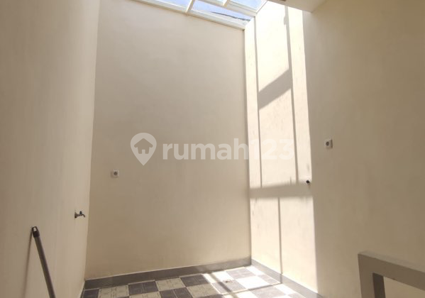 Dijual Rumah Baru 2 Lantai Mulyosari Utara Surabaya 2