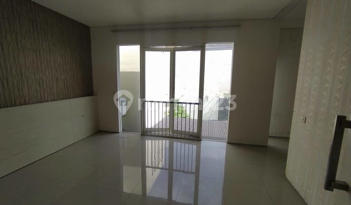 For Sale 2-Story House Royal Park 1 Citraland West Surabaya 2