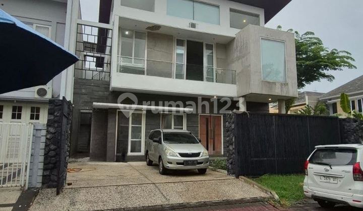 Dijual Murah Rumah Konsep Industrial Pakuwon City Surabaya