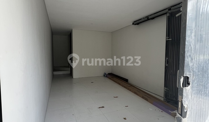 Dijual Rumah Split Level 2,5 Lantai Citraland Surabaya 2