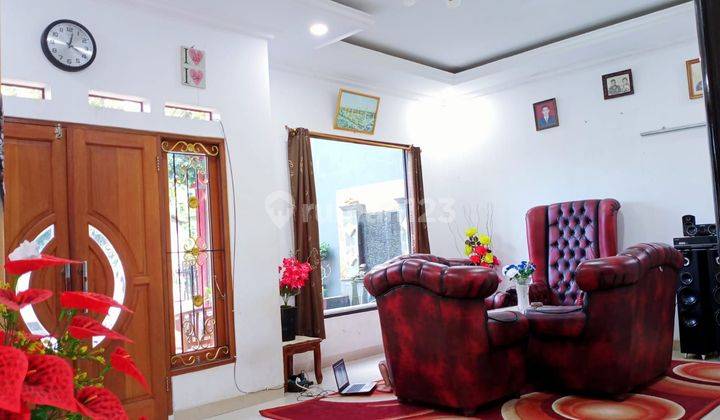 DI JUAL RUMAH CANTIK SIAP HUNI 3LANTAI. di JL SETU GOLF TAPOZ DEPOK. 2