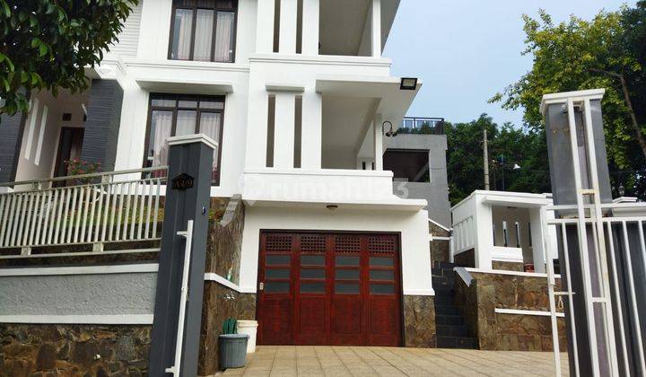 Di JUAL RUMAH CANTIK 3LANTAI. HUNIAN BUKIT GOLF CIBUBUR.d 1