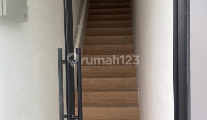 For Rent 3-Story Ready-to-Occupy Shop House Near Toll Road in South Cikarang 65.0 m² Unfurnished