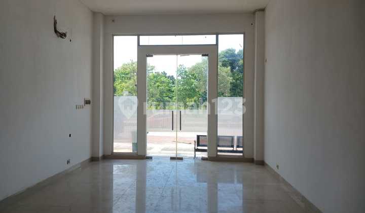 Disewakan Ruko 3 Lantai Dekat Toll .strategis Harga Murah Di Jababeka Cikarang Bekasi 