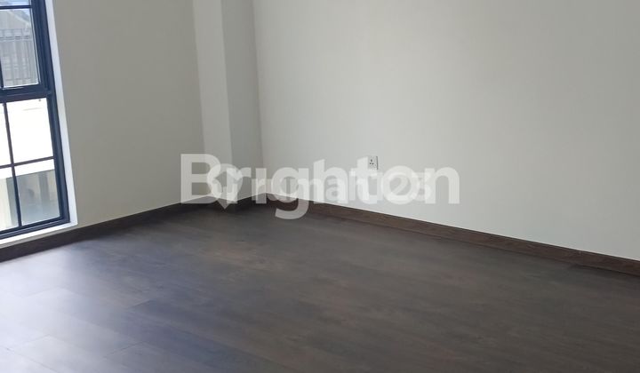 EUROPEAN-STYLE DOUBLE-DECKER HOUSE, LAVON EUROPEAN-STYLE DOUBLE-DECKER HOUSE, LAVON