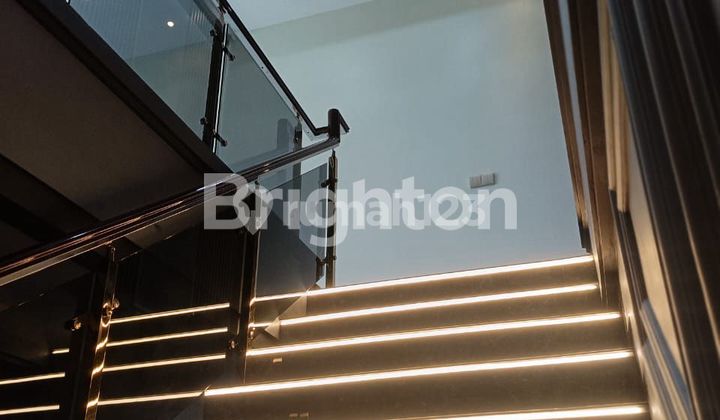 Jual Rumah Wayhalim , ada kolam berenang, dekat Mall Boemi Kedaton 2