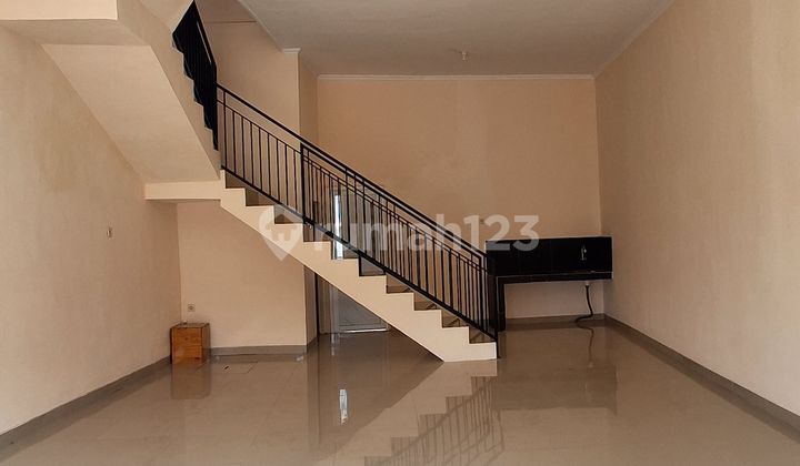 For sale: cheap shop house on the main road of Saptorenggo, Pakis. 1