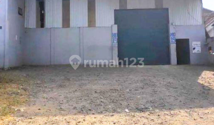 Warehouse for Sale on Kedamean Gresik Main Road, Dual Trailer Access.