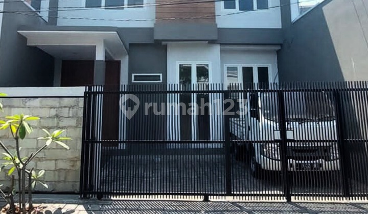 Jual Rumah Panjang Jiwo Permai Dekat Taman, Row 3 mobil Jual Rumah Panjang Jiwo Permai Dekat Taman, Row 3 mobil