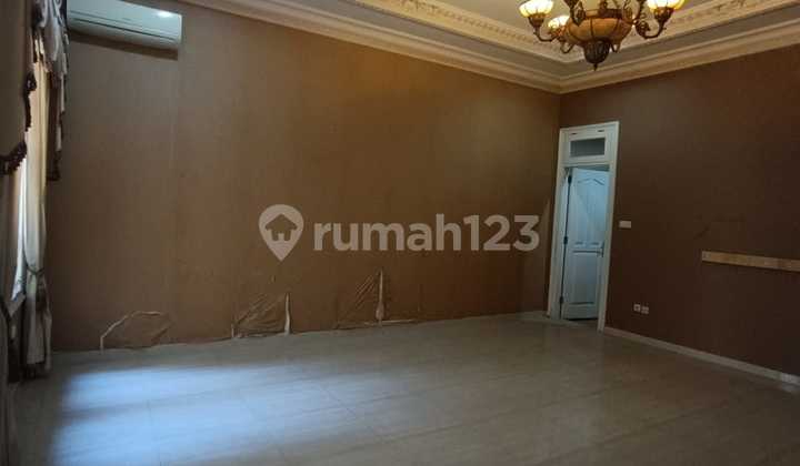 RUMAH MEWAH LOKASI STRATEGIS GRAHA FAMILI Semi Furnish 2