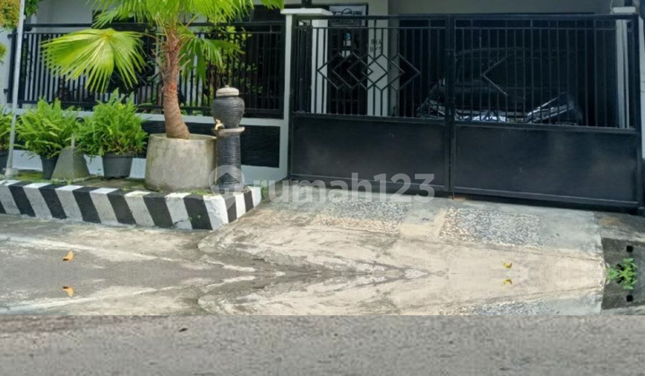 Dijual Rumah Rungkut Asri Timur,  Surabaya Ada AC dan tanaman