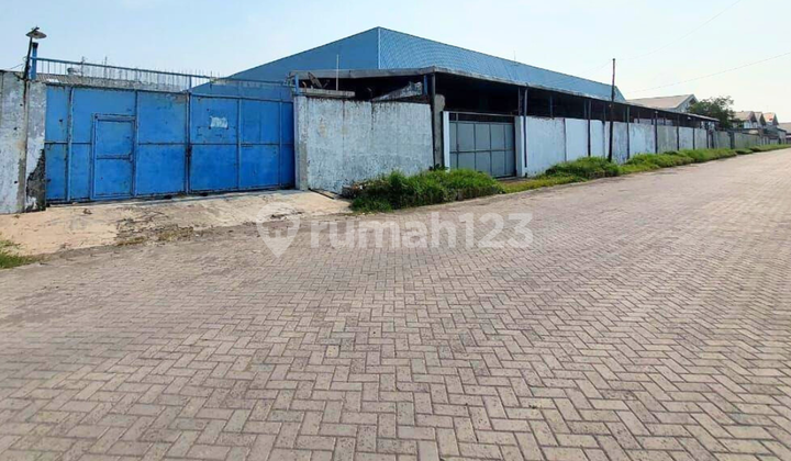 For Rent Warehouse Margomulyo SuriMulia Block M Row wide road