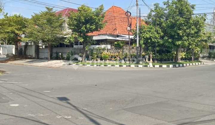 COMMERCIAL HOUSE Central Surabaya Sturdy Teak Roof Frame