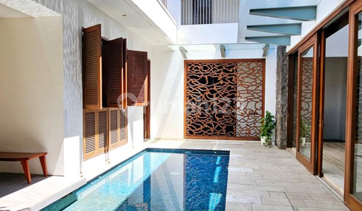 Good Luxury Bali Villa Style Pakuwon City House Swimming Pool 2