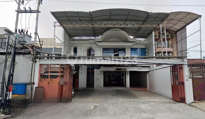 3-Storey Commercial Biliton Street Building with Active Boarding Rooms, All Floors Fully Marble.