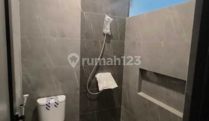 Manyar²-an EXCLUSIVE NEW GRESS HOUSE  Lokasi strategis  2