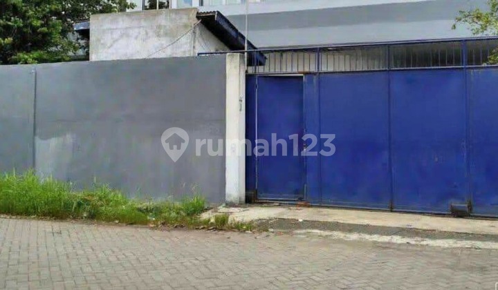 Jual/ Sewa GUDANG SIAP PAKAI WARU - SIDOARJO Halaman parkir luas Jual/ Sewa GUDANG SIAP PAKAI WARU - SIDOARJO Halaman parkir luas