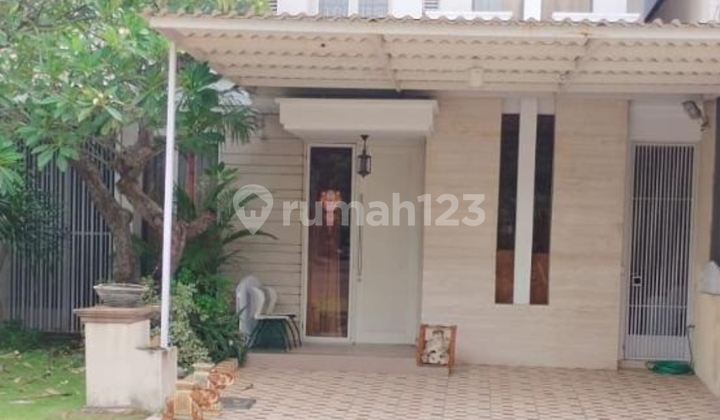 Pakuwon Indah Granada Semi Furnished Twin Street Row House Pakuwon Indah Granada Semi Furnished Twin Street Row House