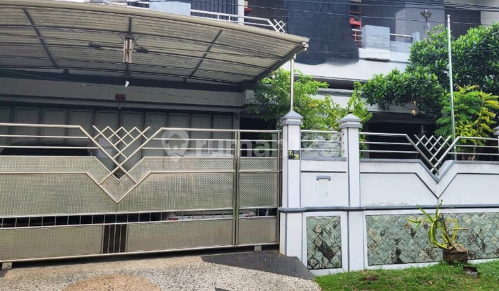 FOR SALE SHM ARAYA 1 Row Double Way House STRATEGIC LOCATION FOR SALE SHM ARAYA 1 Row Double Way House STRATEGIC LOCATION