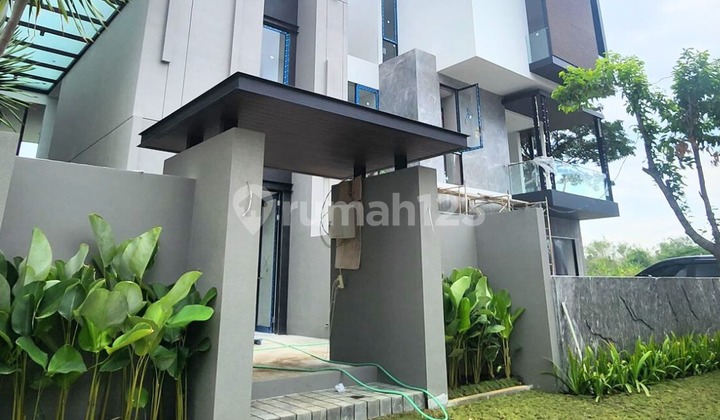 SIGNATURE LUXURY HOUSE Citraland Utama 3 Lantai Lokasi strategis