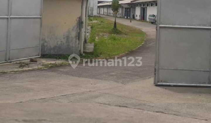 Commercial building for quick sale, Main road H. Nasution, Bandung city.