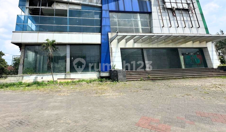 Disewakan Bangunan 2 Lt Bekas Supermarket di Kediri 0 jalan