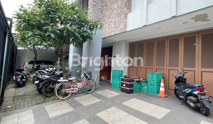 RUMAH JELAMBAR 3 LANTAI SIAP HUNI 1