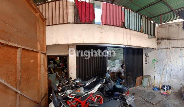 RUMAH TUA JELAMBAR HITUNG TANAH, ROW 2 MOBIL 2