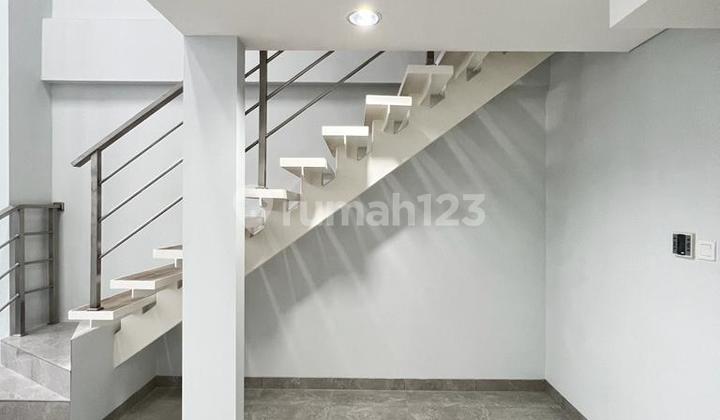 SOHO (Small OFFICE, Small Home) (Office Apartment )The Smith, Alam Sutera 2