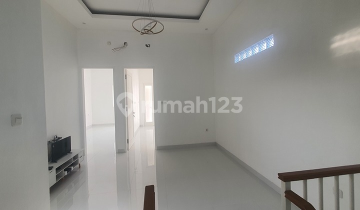 Rumah 2 Lantai di Kencana Loka BSD, Tangerang Selatan 2