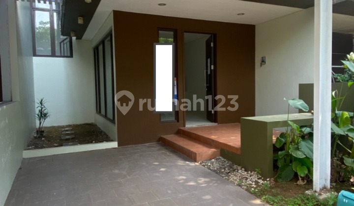 Rumah Rapi 3 Lantai di Whelford Greenwich BSD, Tangerang Selatan Rumah Rapi 3 Lantai di Whelford Greenwich BSD, Tangerang Selatan