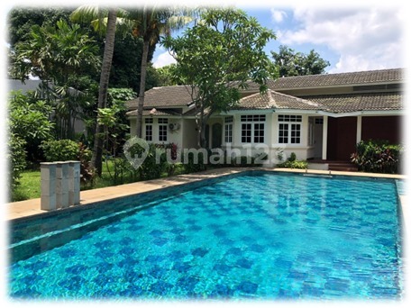 Rumah Mewah Dekat Kedutaan Australia, Rumah Sakit di Kuningan, Jakarta Selatan