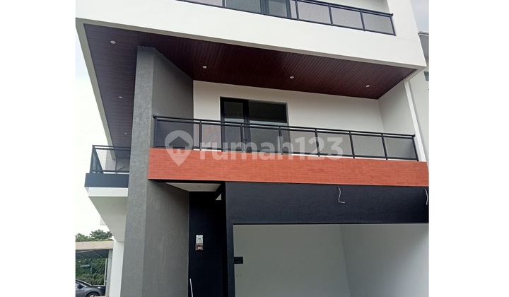 Rumah Bagus 3 Lantai Ada Lift di Sutera Flamboyan Alam Sutera, Tangerang Selatan 2