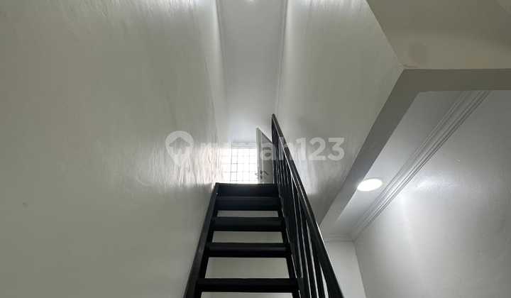 Newly Renovated House in Elok Alam Sutera Cluster, South Tangerang 2